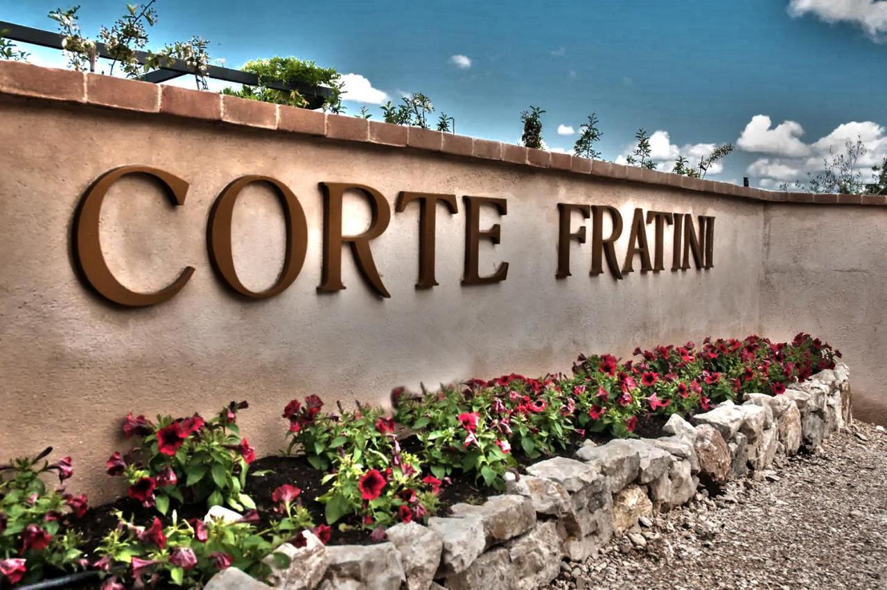 Corte Fratini Appartamenti Trevi Eksteriør billede